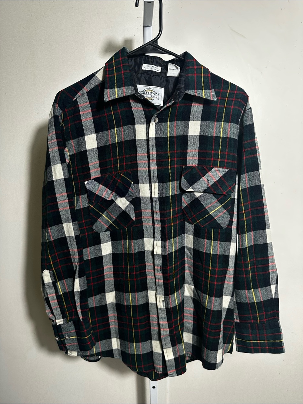 H61. Vintage Northwest Territory Plaid Flannel Shirt Men’s M Made in Korea